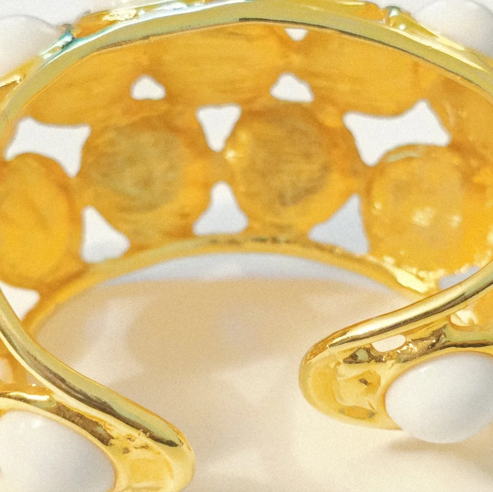vintage Kenneth Jay Lane chunky white Cabochon cuff bracelet Mod Space Age - Picture 11 of 13